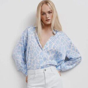 Women’s Zara long sleeve button down blouse- blue and white print SZ XS